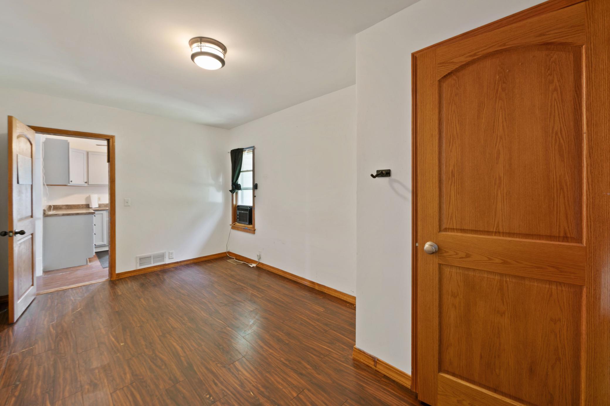 325 Prentice Street S Property Photo 7