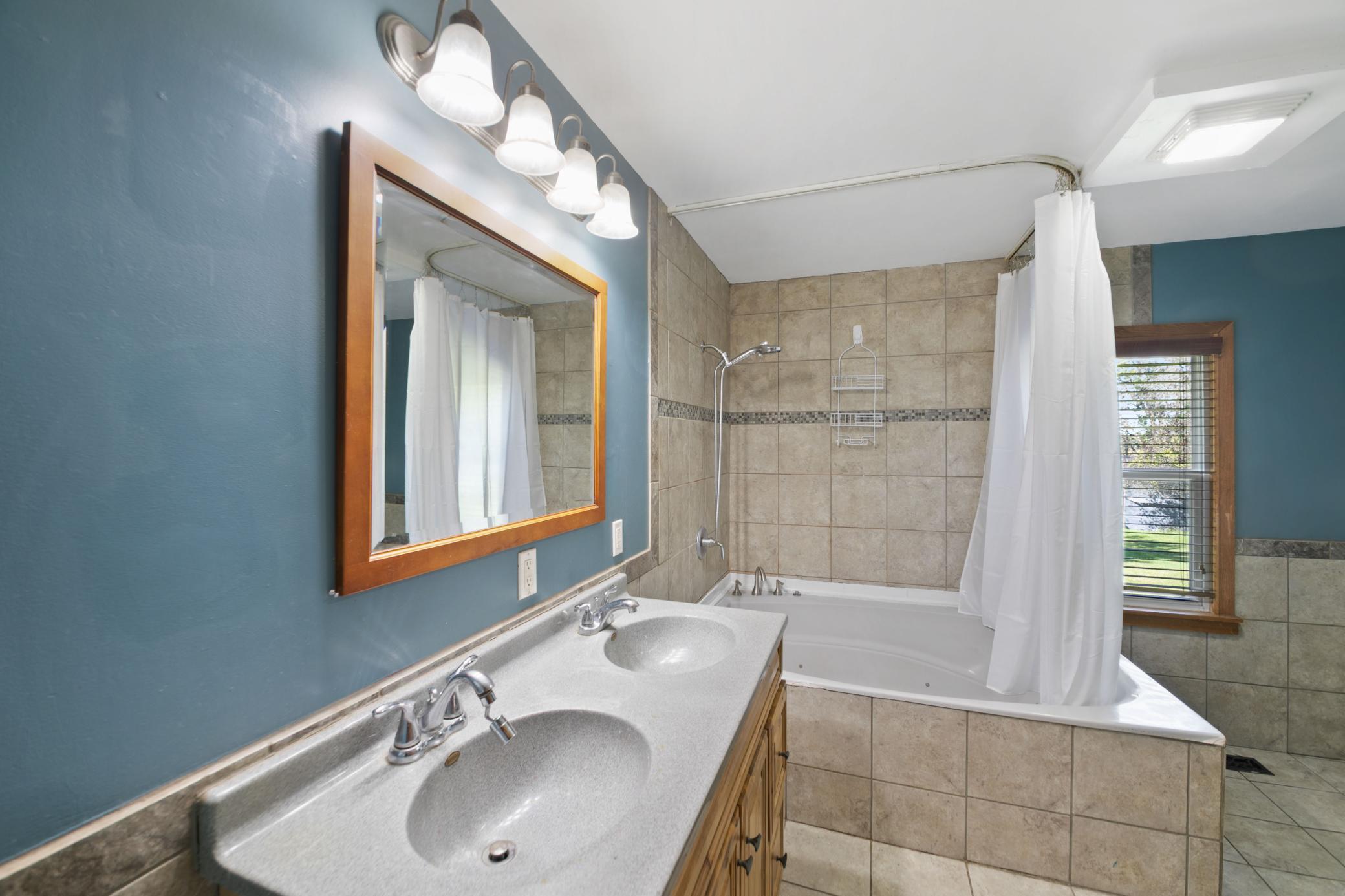 325 Prentice Street S Property Photo 8
