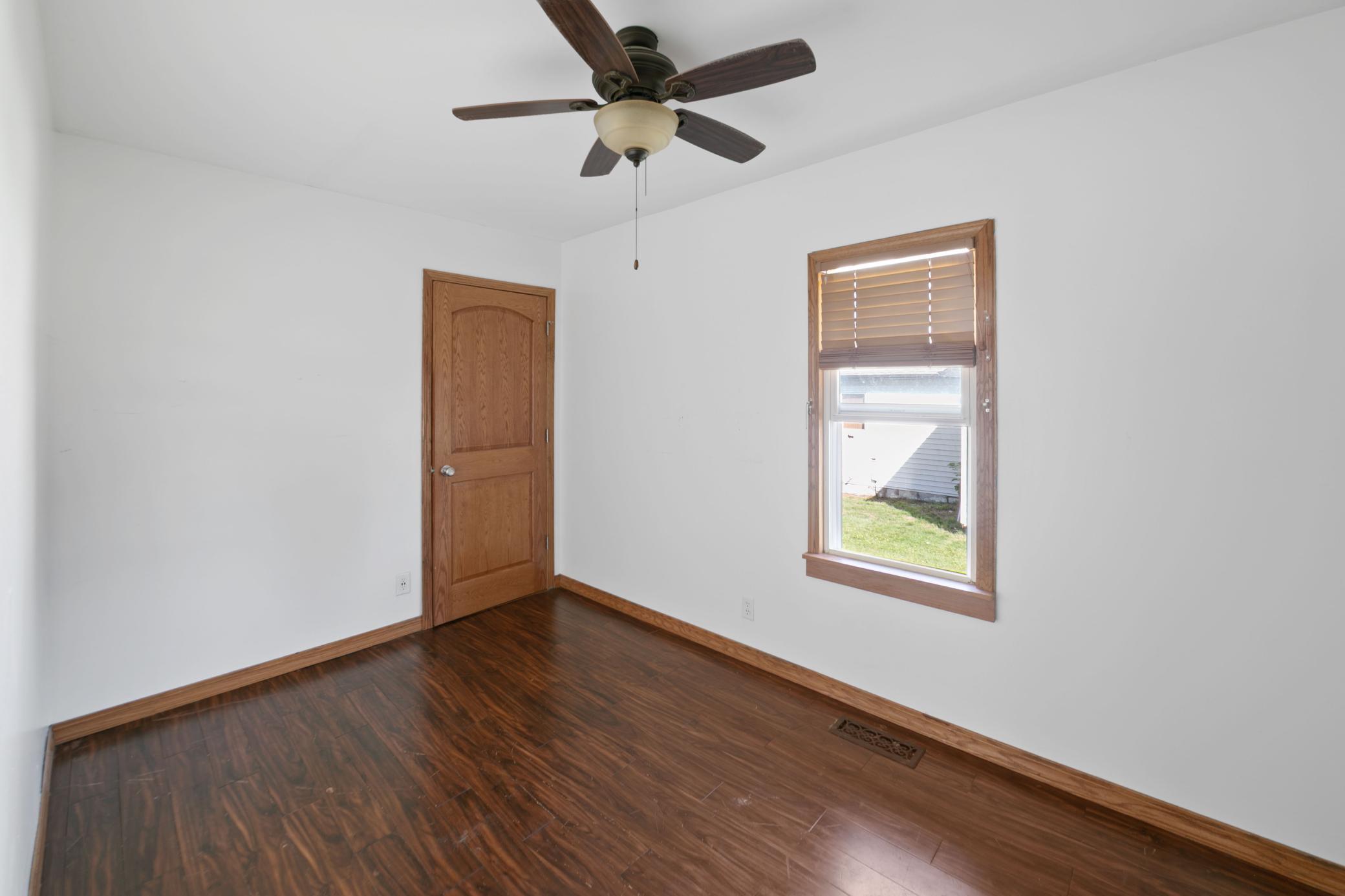 325 Prentice Street S Property Photo 10