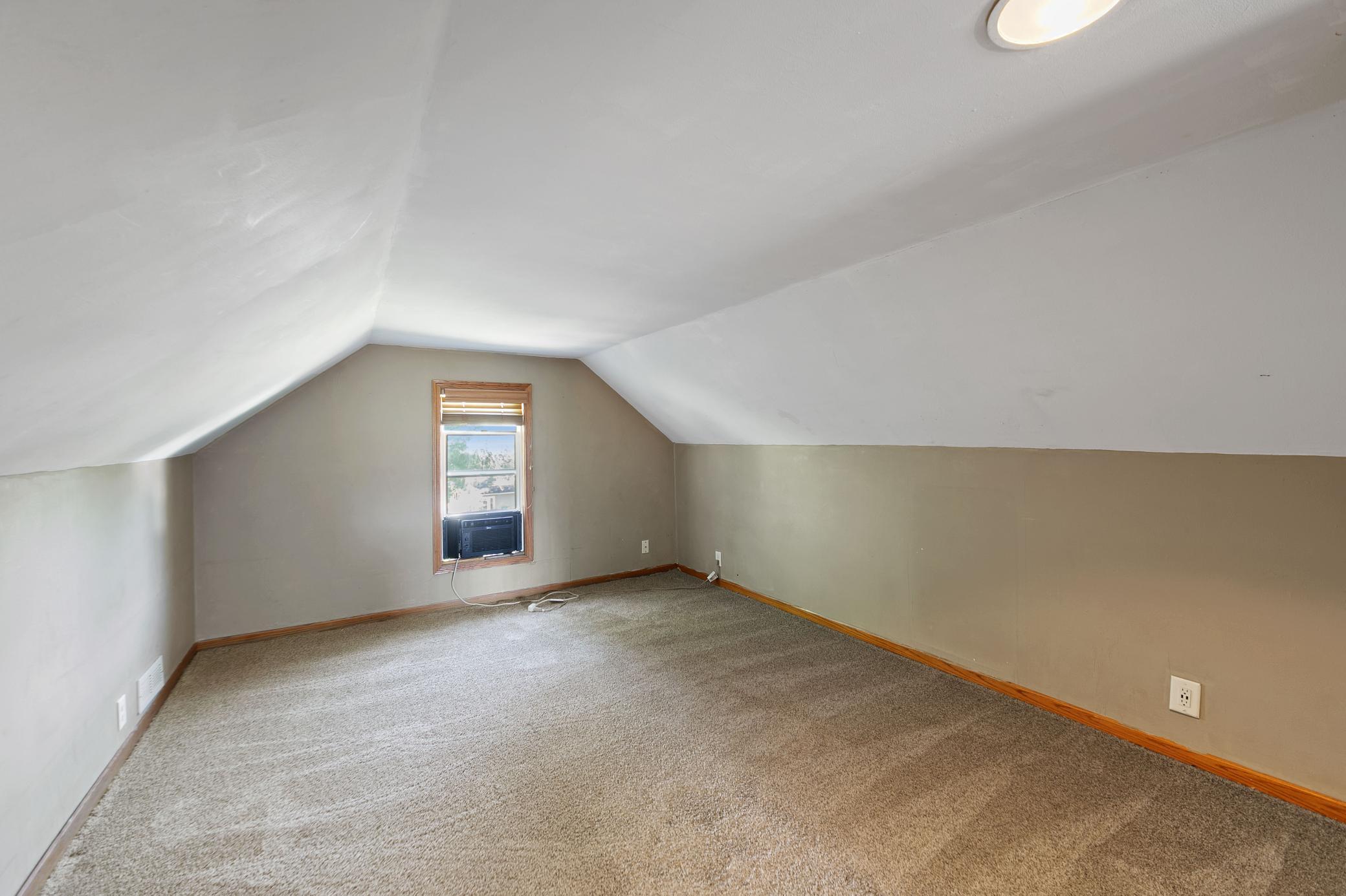 325 Prentice Street S Property Photo 15