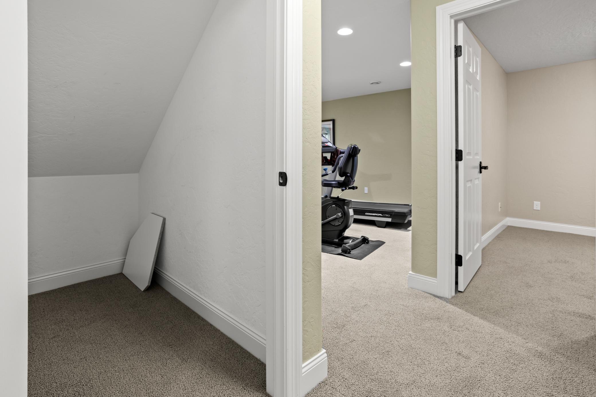 4357 Coventry Drive S Property Photo 40