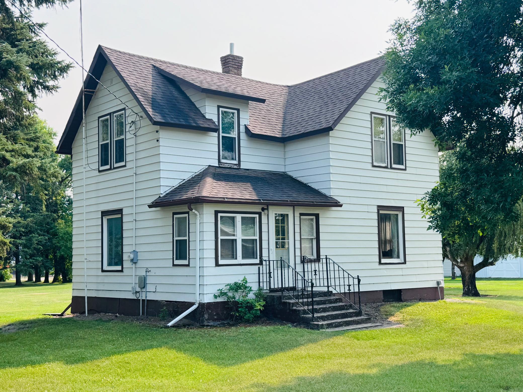 185 Red Lake Avenue E Property Photo 1