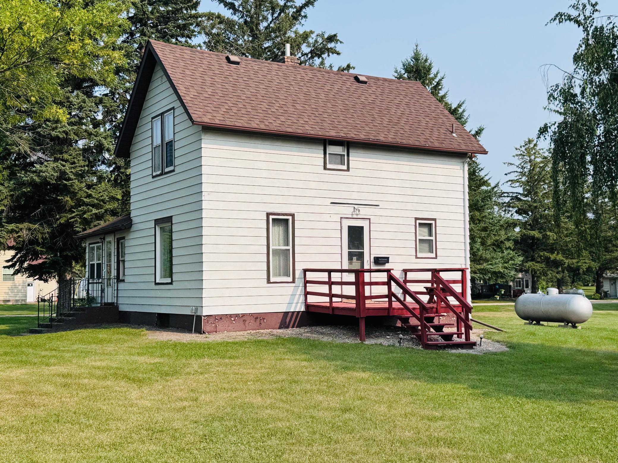 185 Red Lake Avenue E Property Photo 2