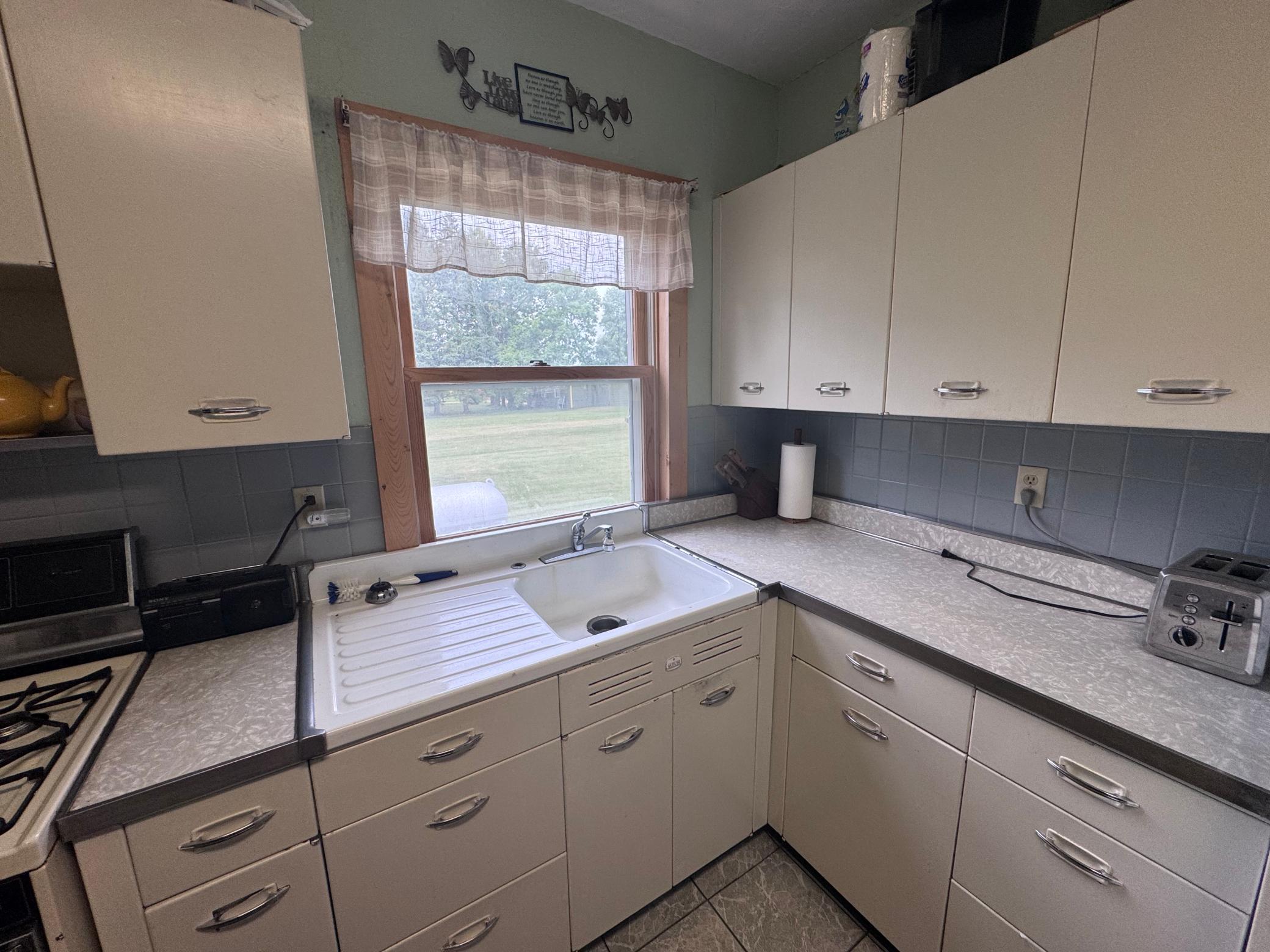 185 Red Lake Avenue E Property Photo 4