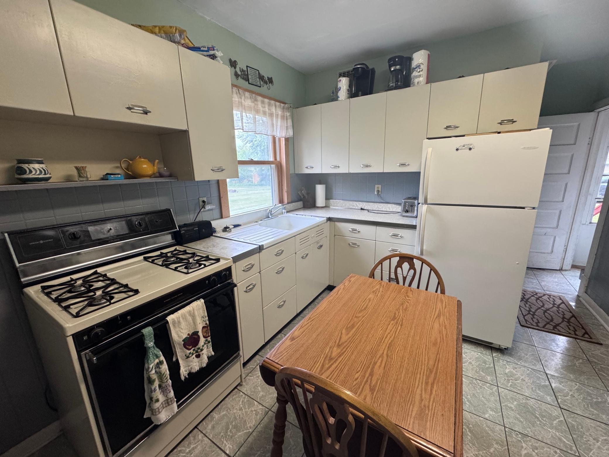 185 Red Lake Avenue E Property Photo 5