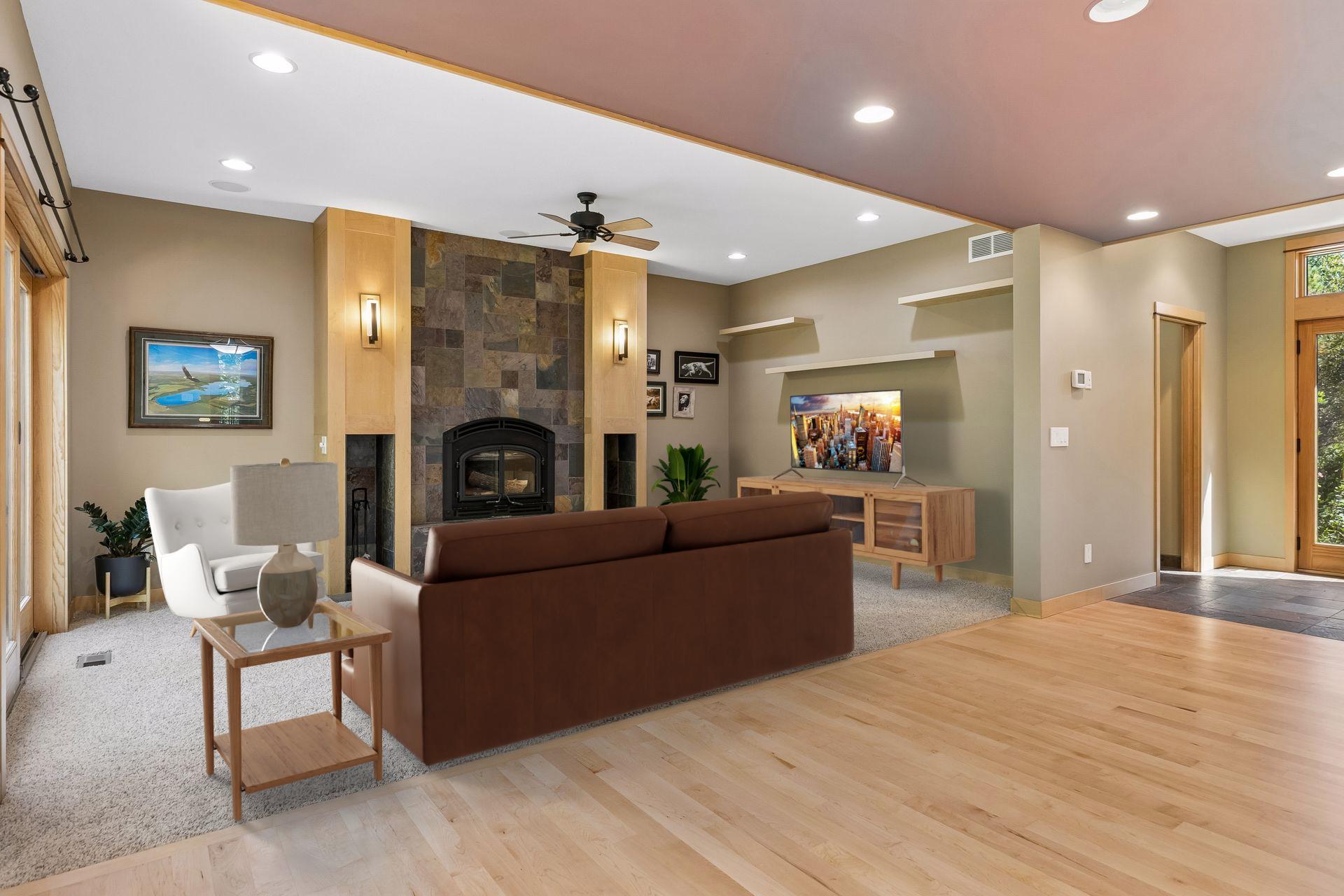 924 193rd Street Property Photo 3