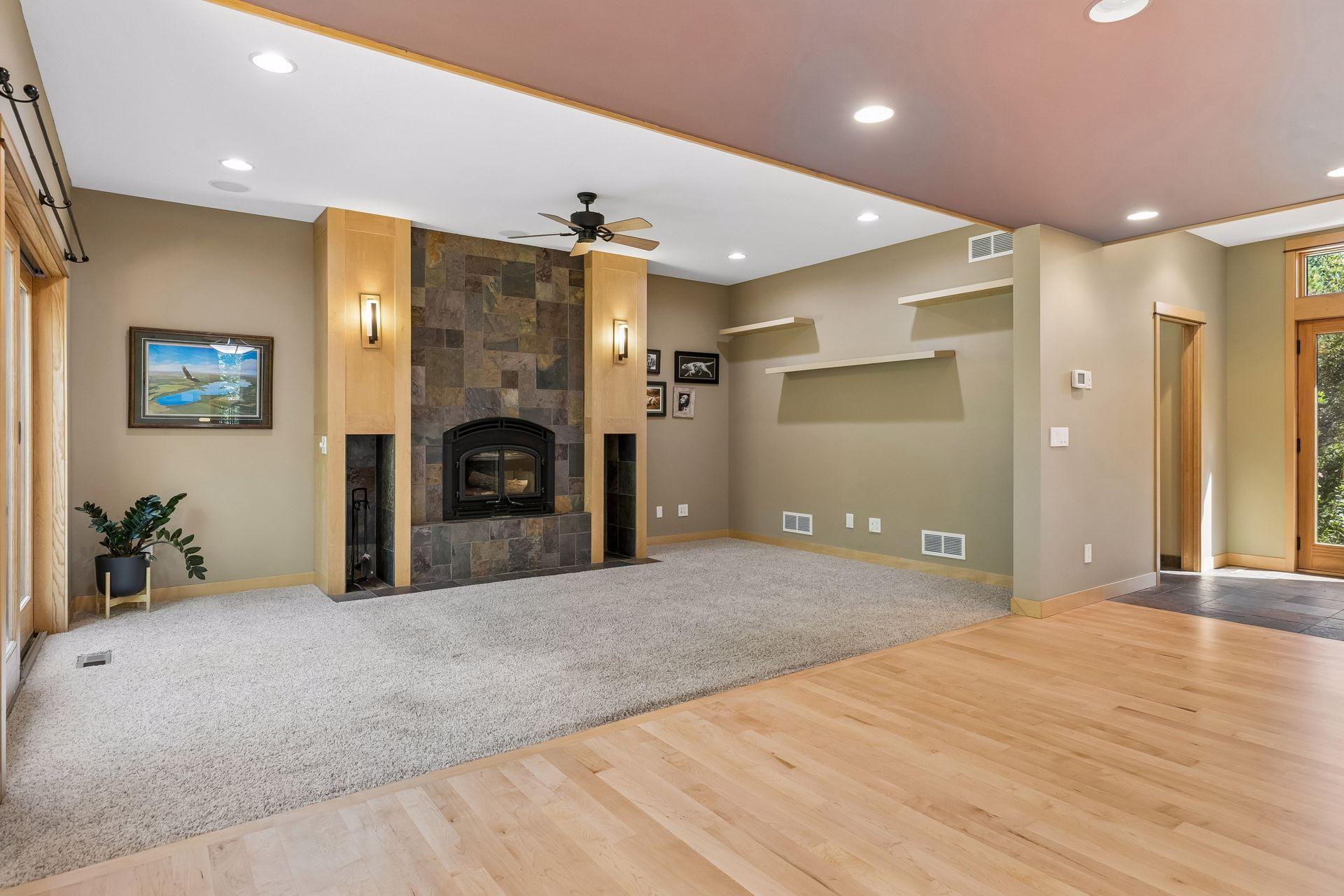 924 193rd Street Property Photo 4