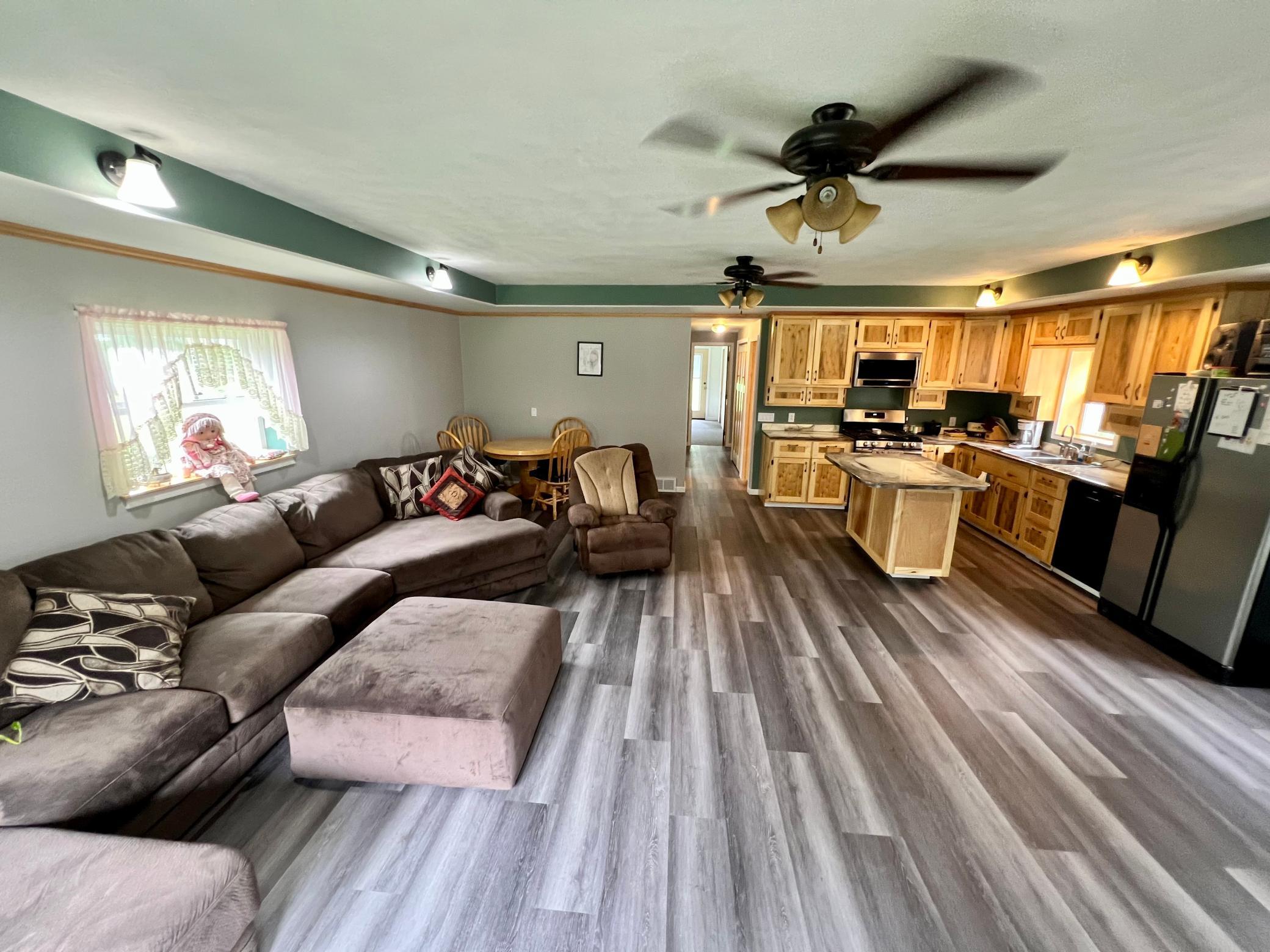185 Peterson Road Property Photo 7