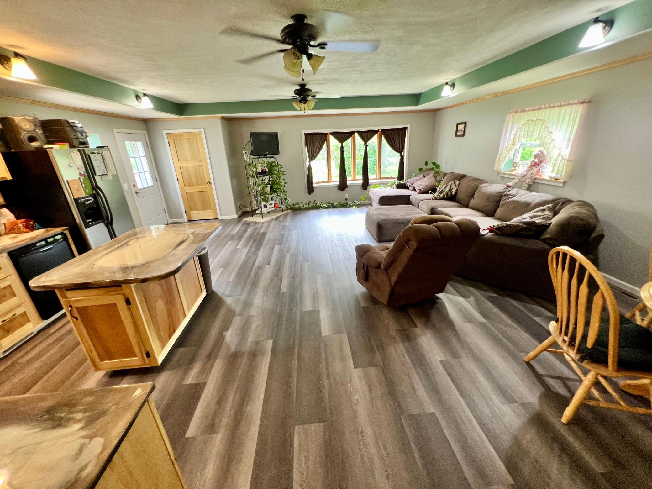 185 Peterson Road Property Photo 11