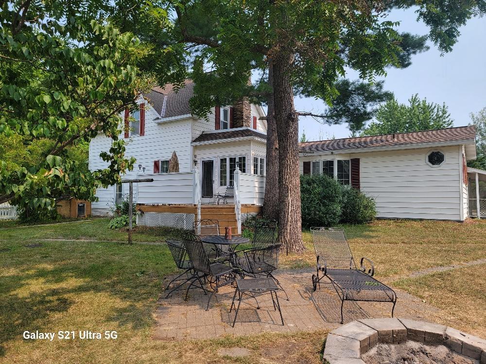101 Leslie Avenue W Property Photo 4