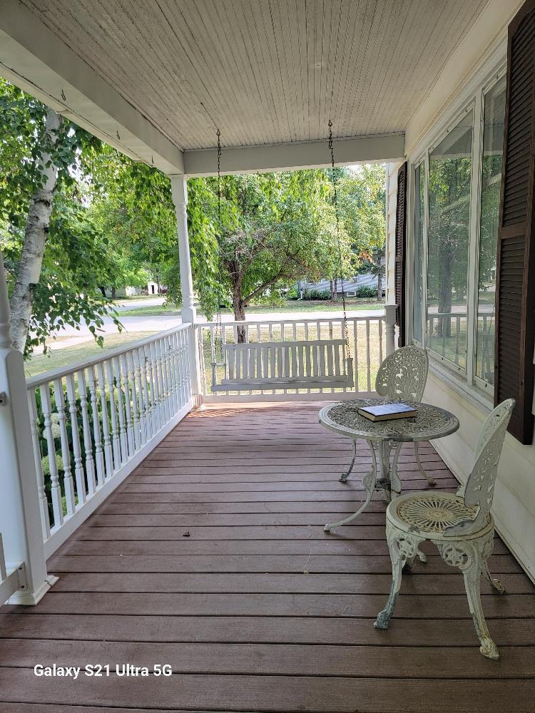 101 Leslie Avenue W Property Photo 5