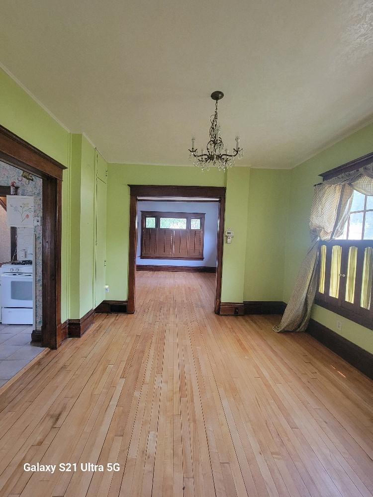 101 Leslie Avenue W Property Photo 10
