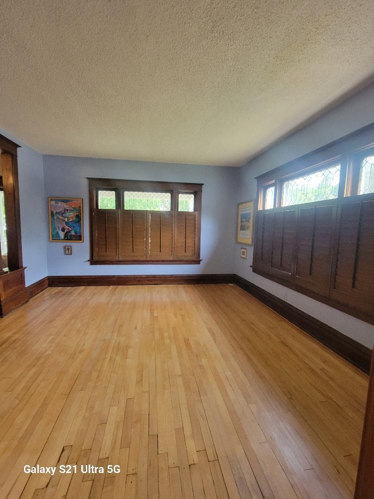 101 Leslie Avenue W Property Photo 11