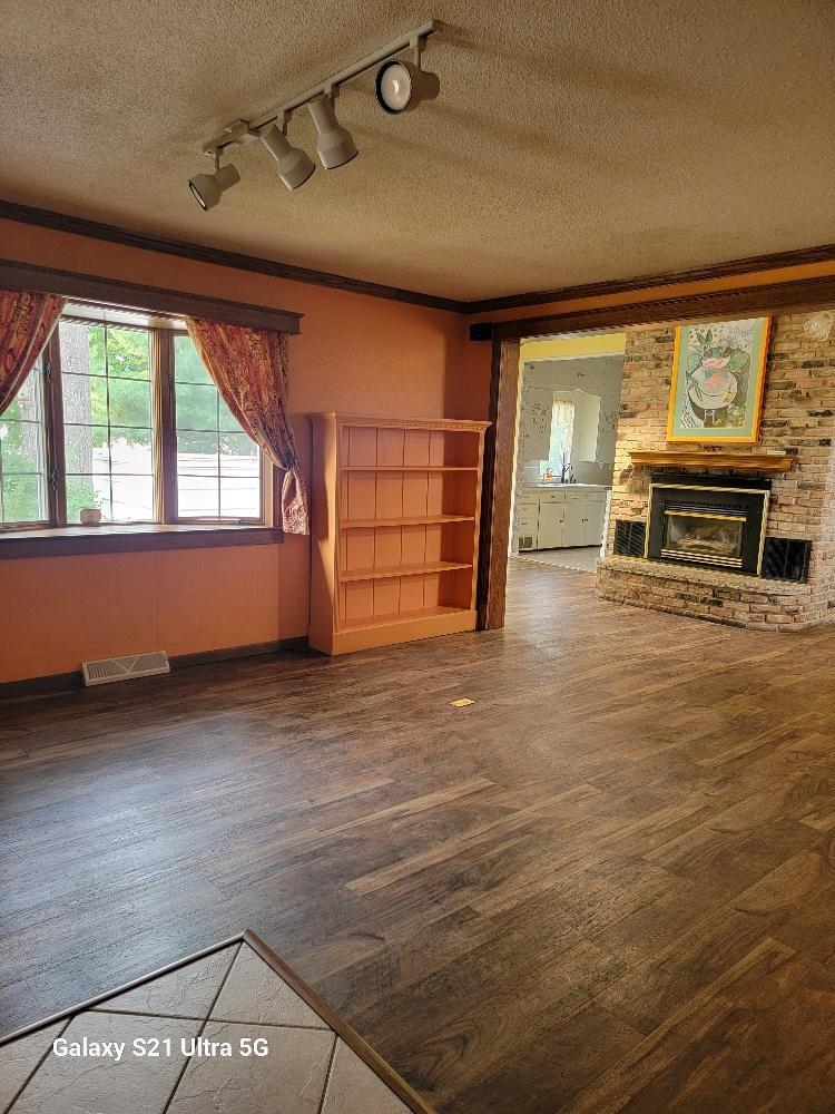 101 Leslie Avenue W Property Photo 12