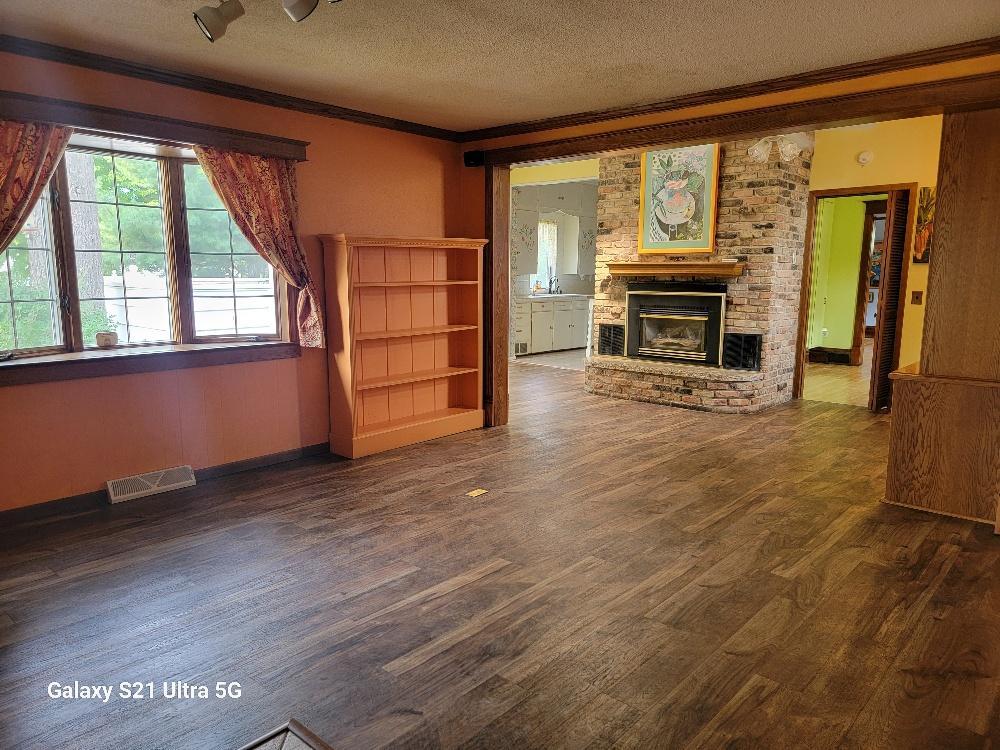 101 Leslie Avenue W Property Photo 13