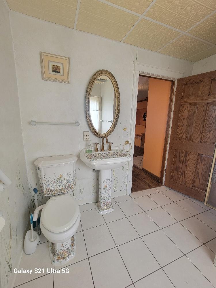 101 Leslie Avenue W Property Photo 16