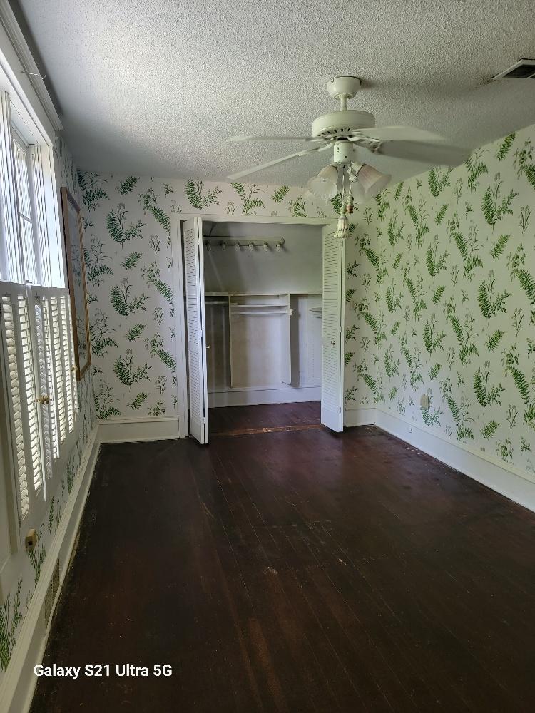 101 Leslie Avenue W Property Photo 18