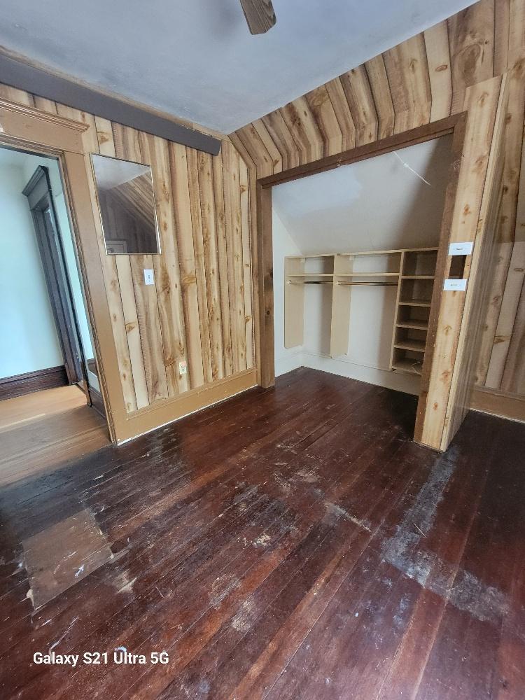 101 Leslie Avenue W Property Photo 22