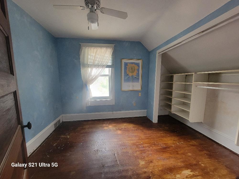 101 Leslie Avenue W Property Photo 24