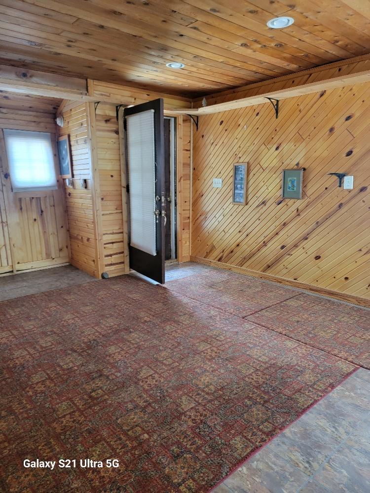 101 Leslie Avenue W Property Photo 27