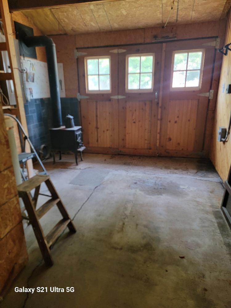101 Leslie Avenue W Property Photo 29