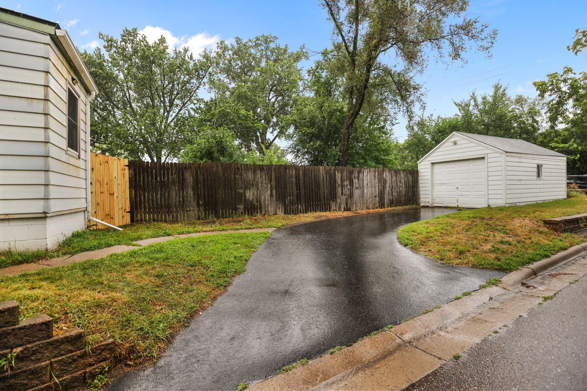 5000 Fairview Avenue N Property Photo 17