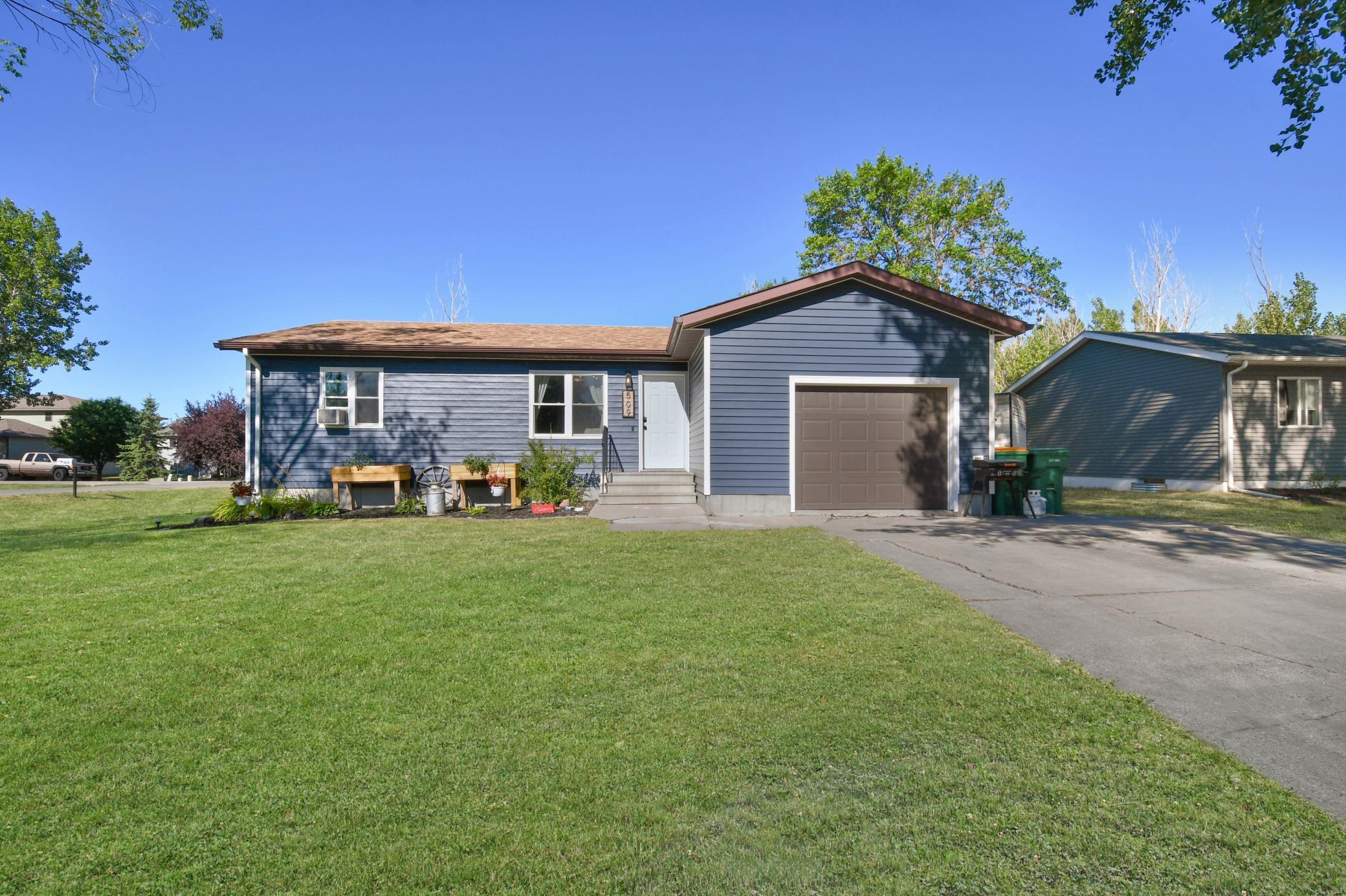 509 4th Street E Property Photo 1