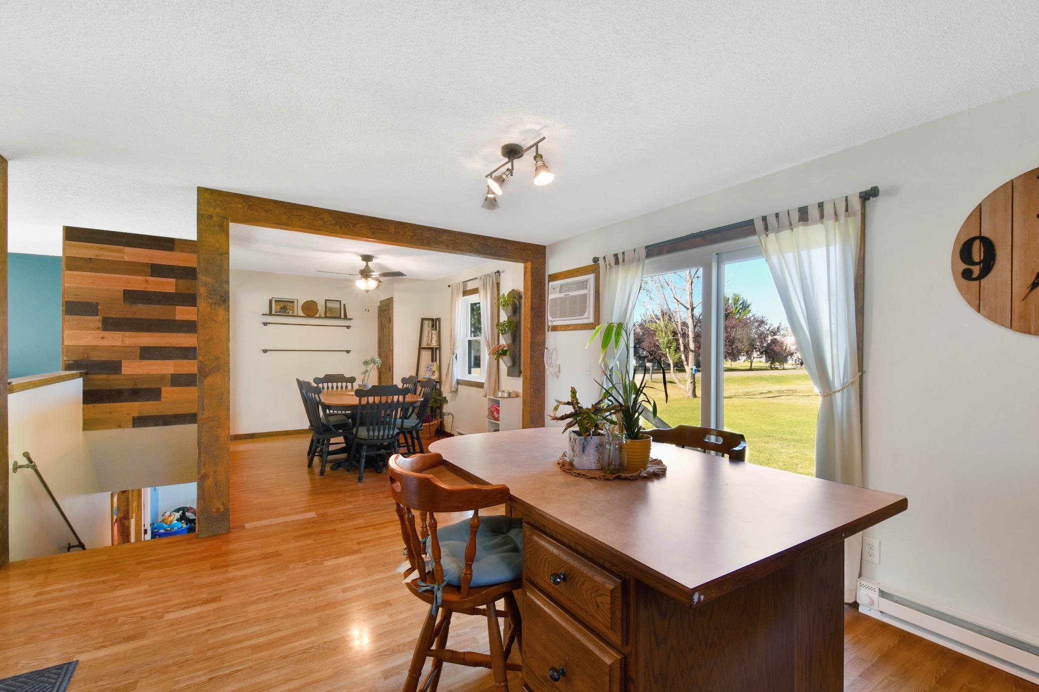 509 4th Street E Property Photo 11