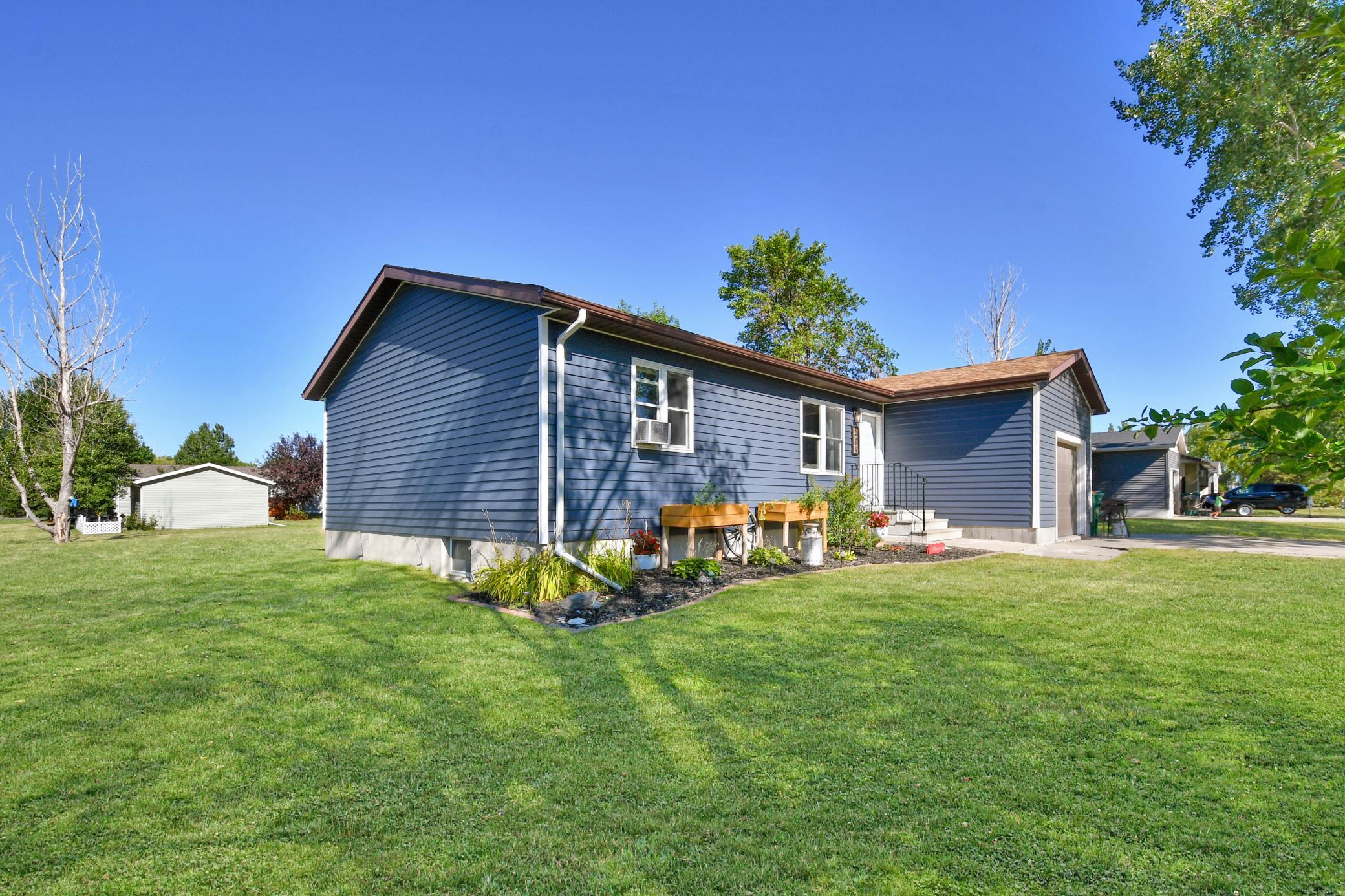 509 4th Street E Property Photo 48