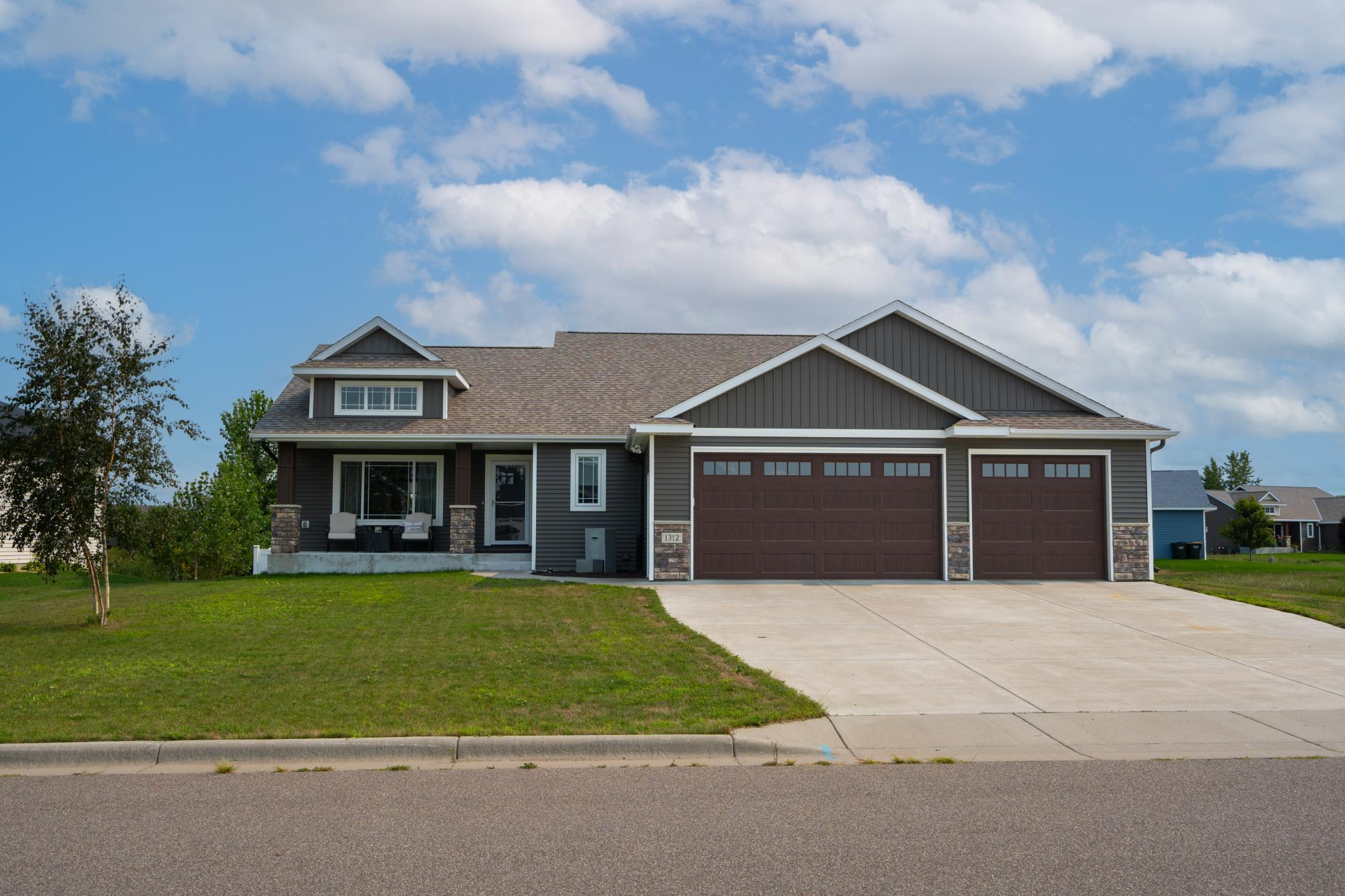 1312 Killdeer Avenue S Property Photo 2