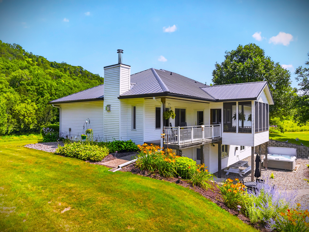 42112 State Highway 30 Property Photo 1