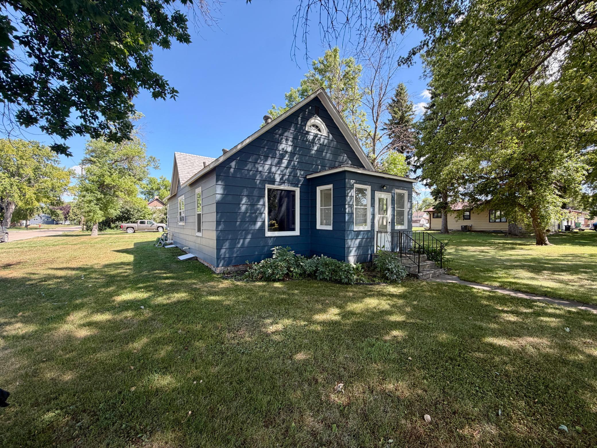 251 3rd Avenue N Property Photo 1