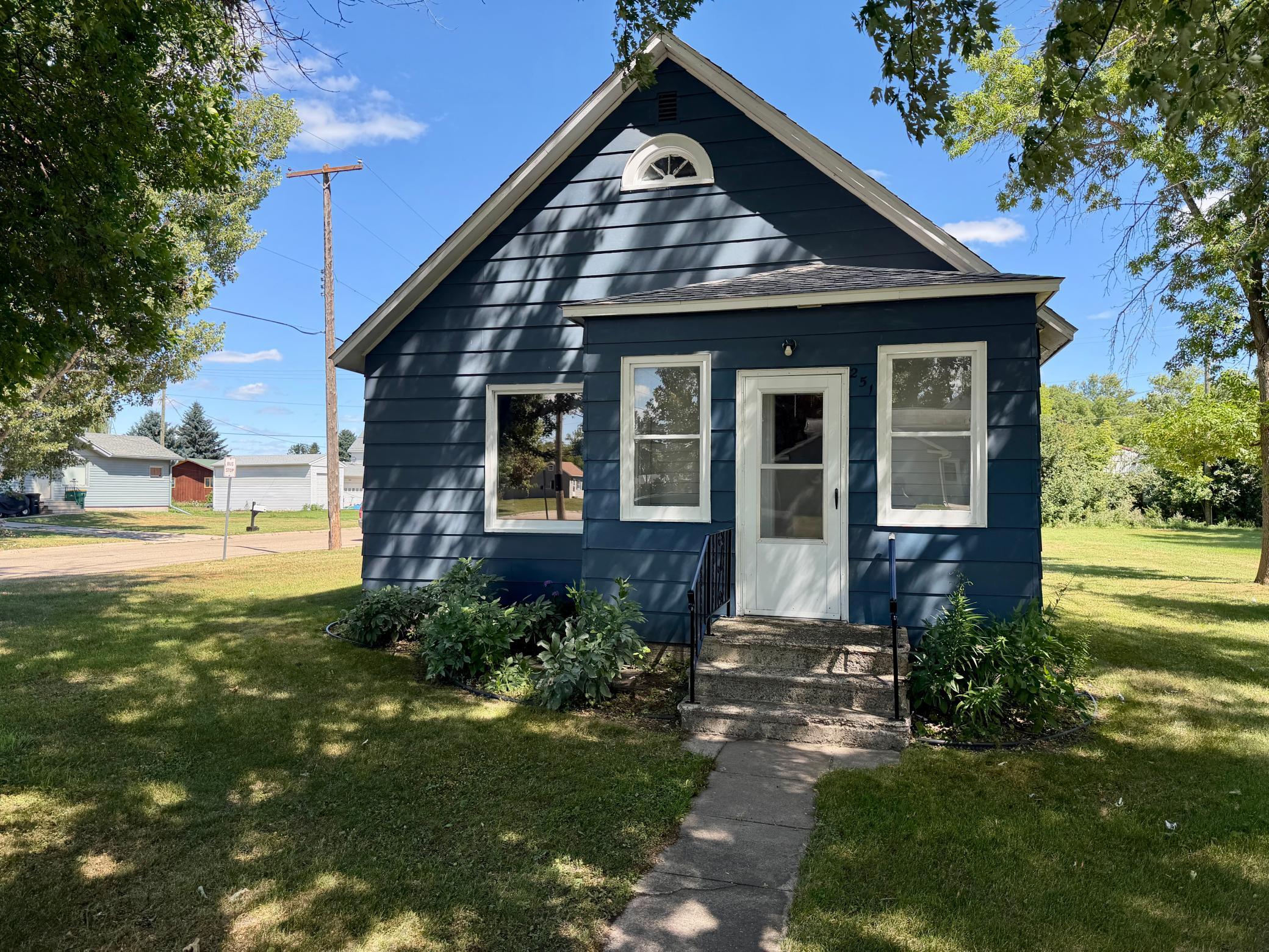251 3rd Avenue N Property Photo 2