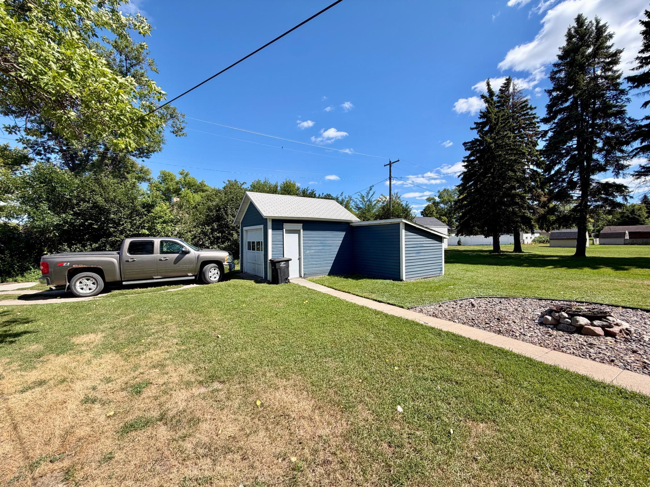 251 3rd Avenue N Property Photo 5