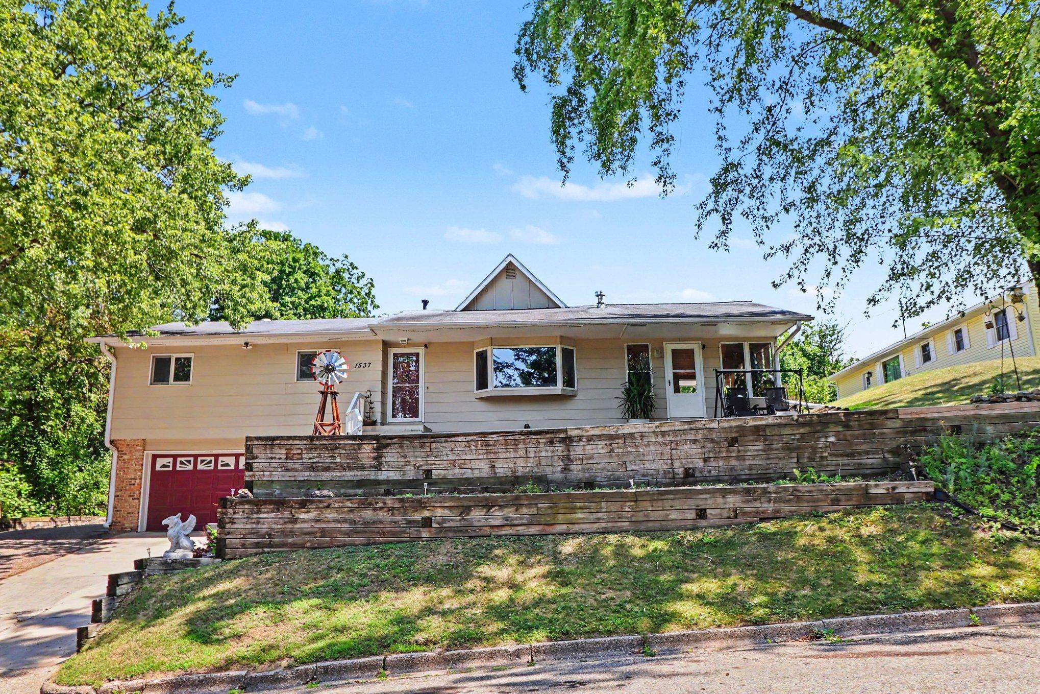 1537 Willow Drive