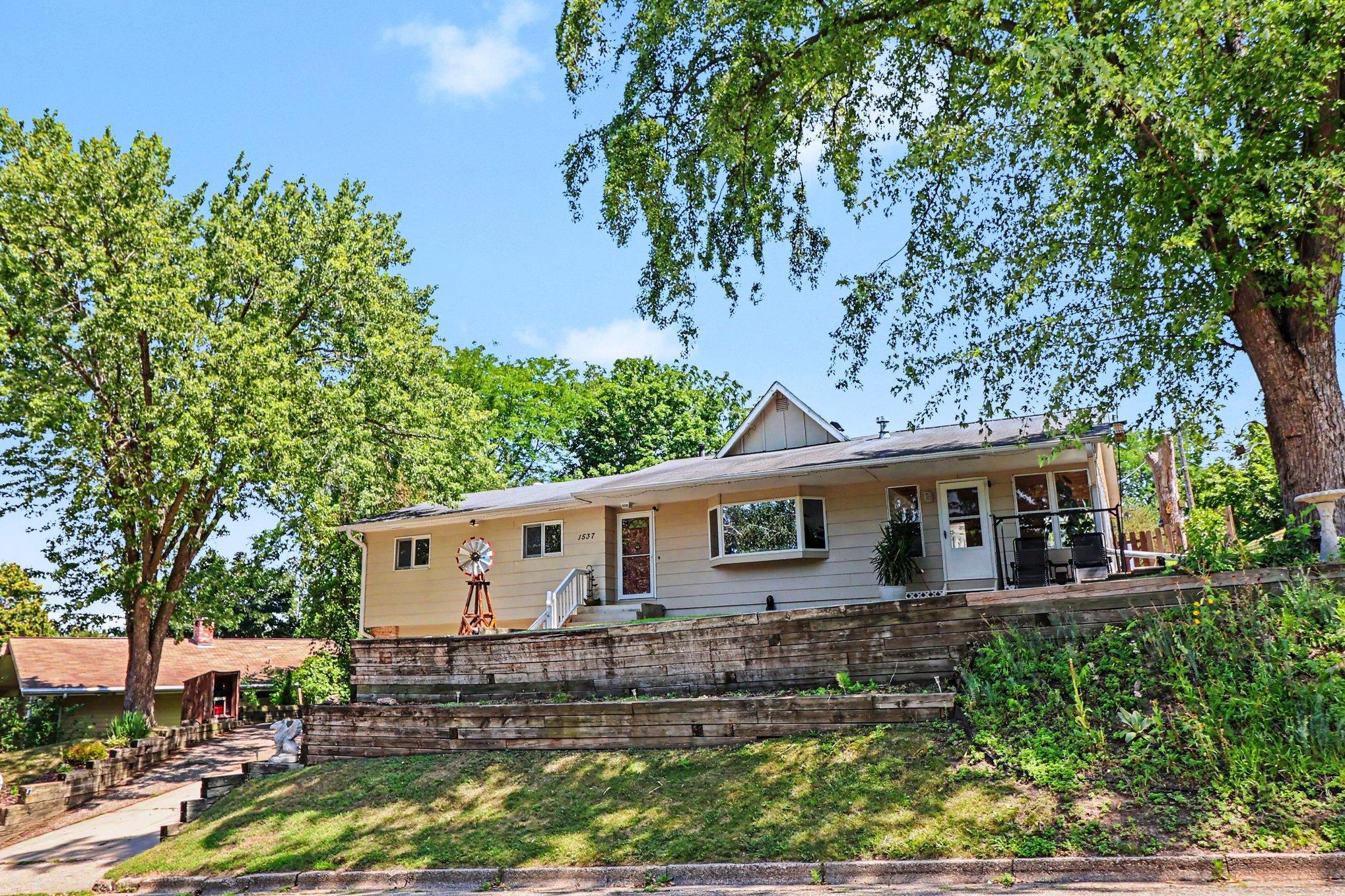1537 Willow Drive Property Photo 3