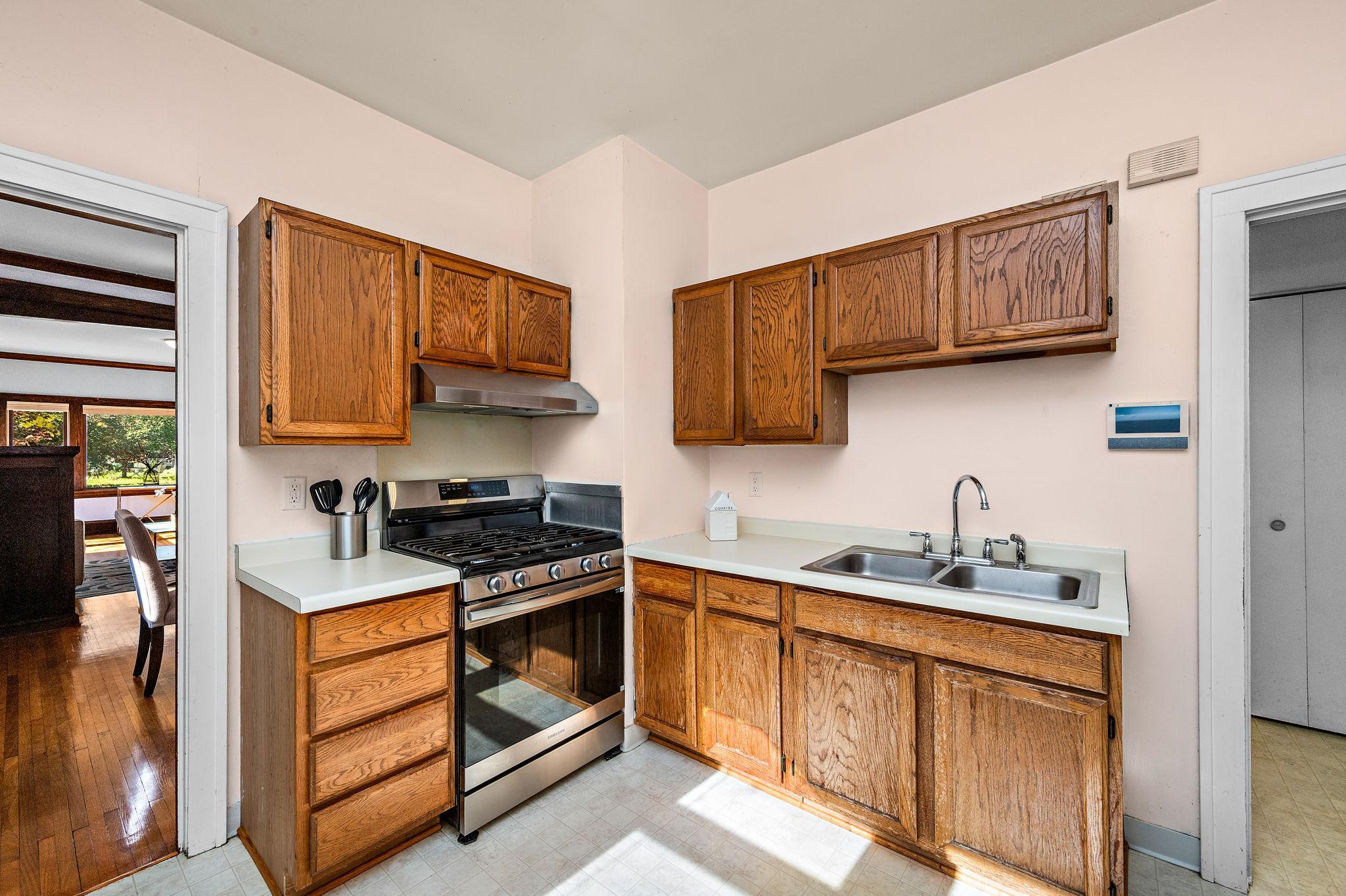 1324 Upton Avenue N Property Photo 9