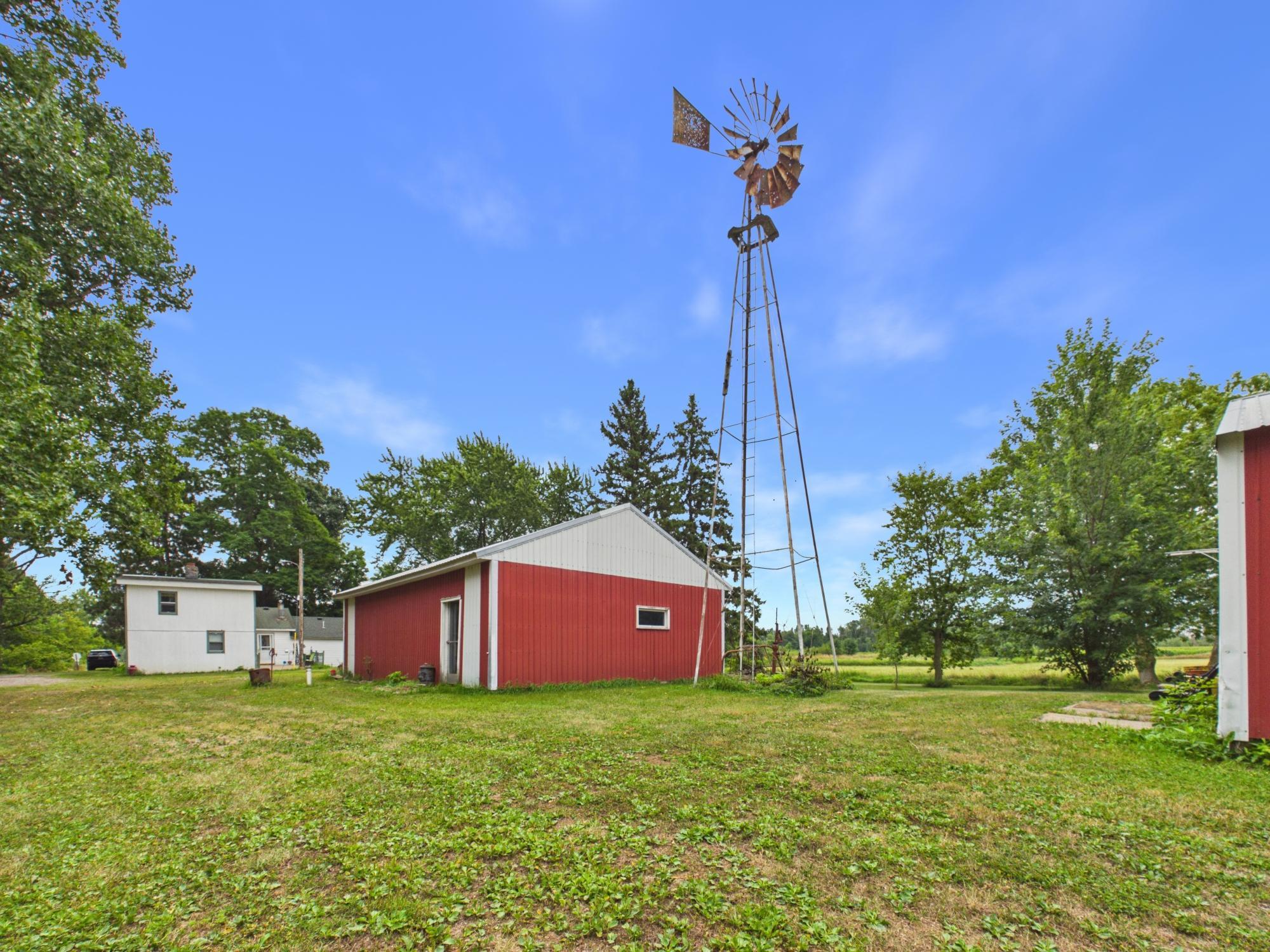 54592 Forest Boulevard Property Photo 3