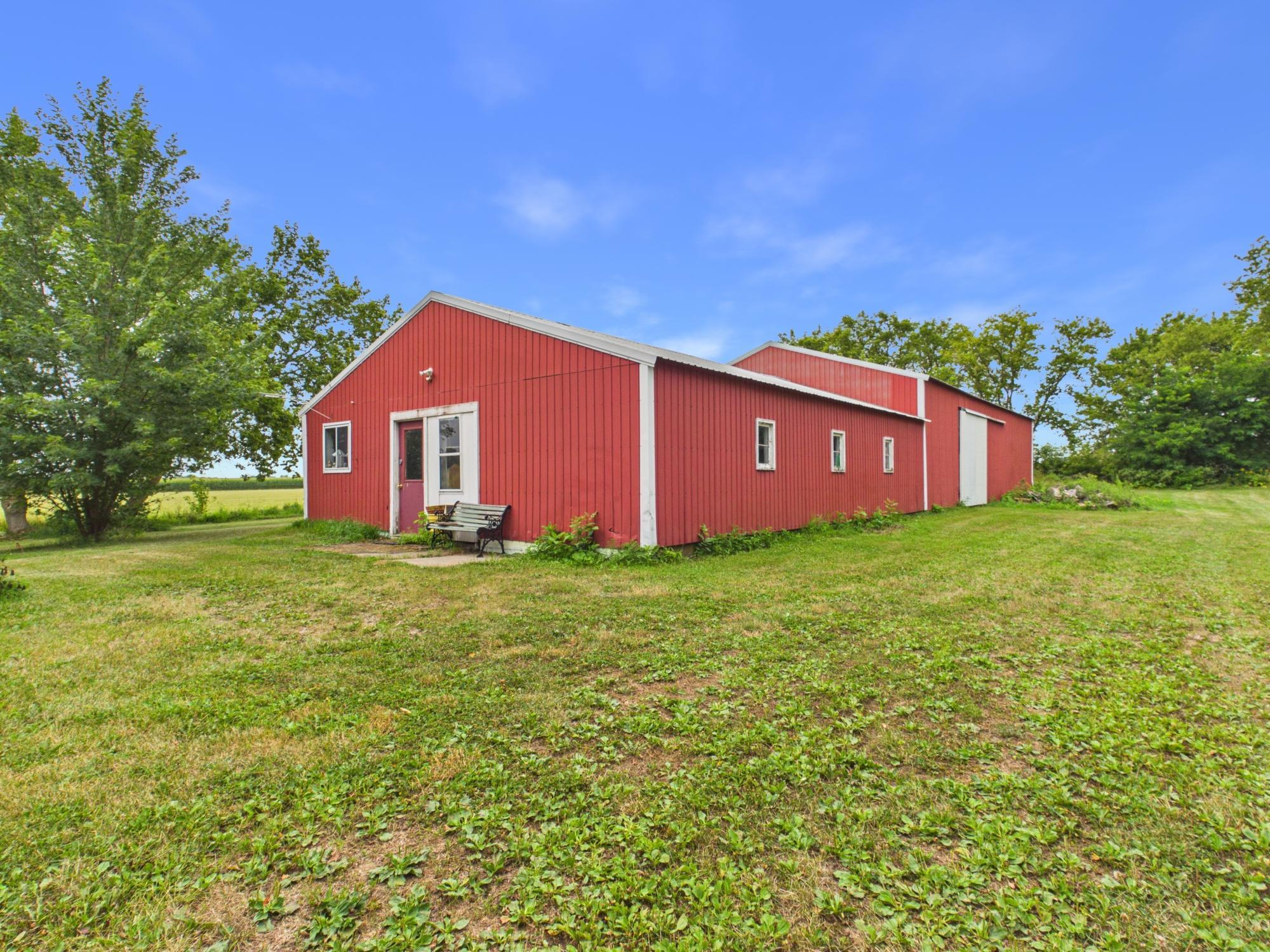 54592 Forest Boulevard Property Photo 4