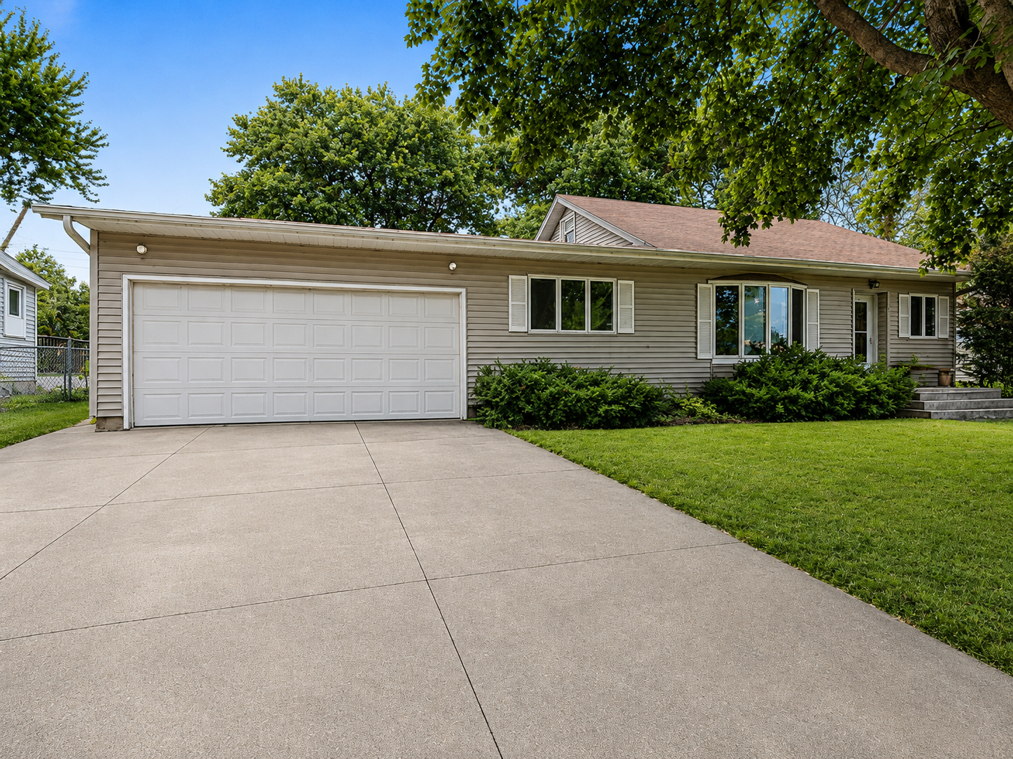 127 Higbie Avenue E Property Photo 1