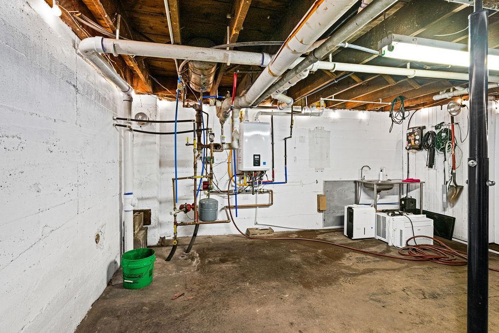 1132 E 9th Street Property Photo 12