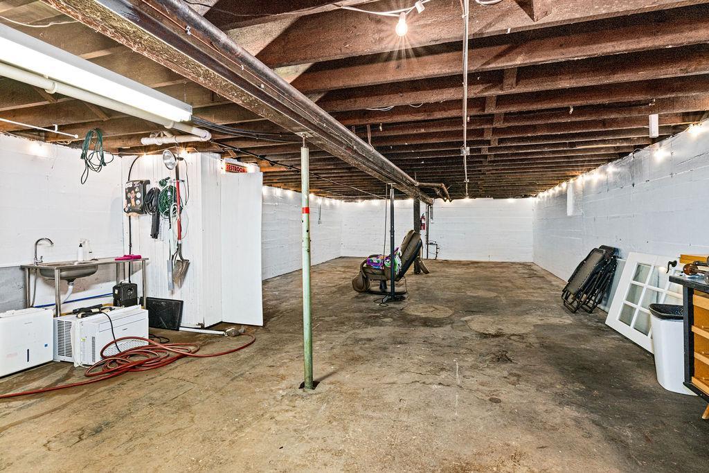 1132 E 9th Street Property Photo 13