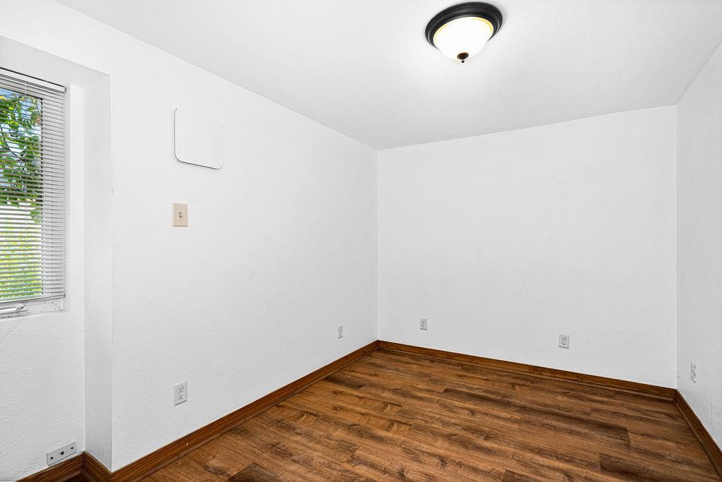 1132 E 9th Street Property Photo 17