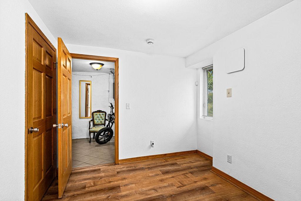 1132 E 9th Street Property Photo 18