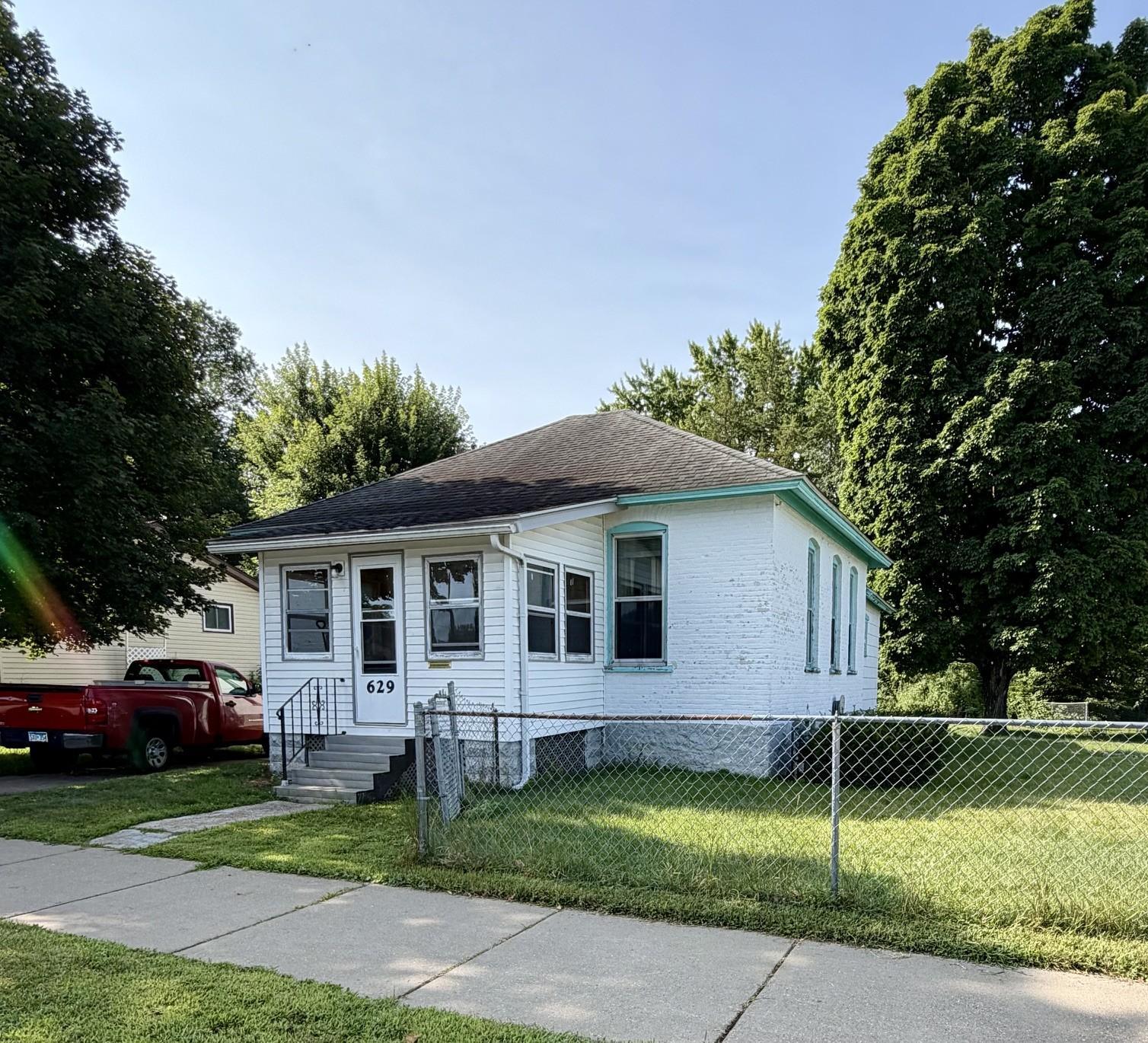 629 E Mark Street Property Photo 1