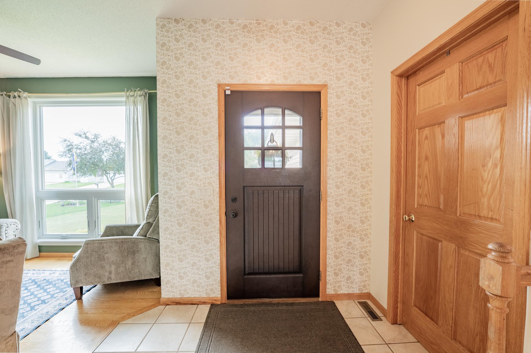 1704 Sierra Drive S Property Photo 4