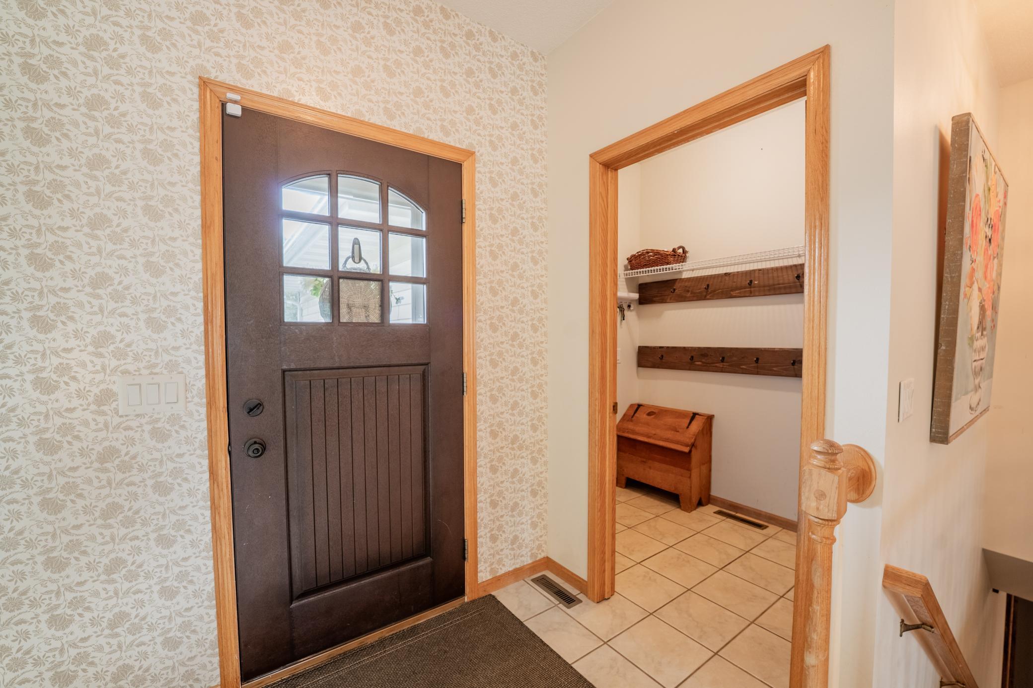 1704 Sierra Drive S Property Photo 5