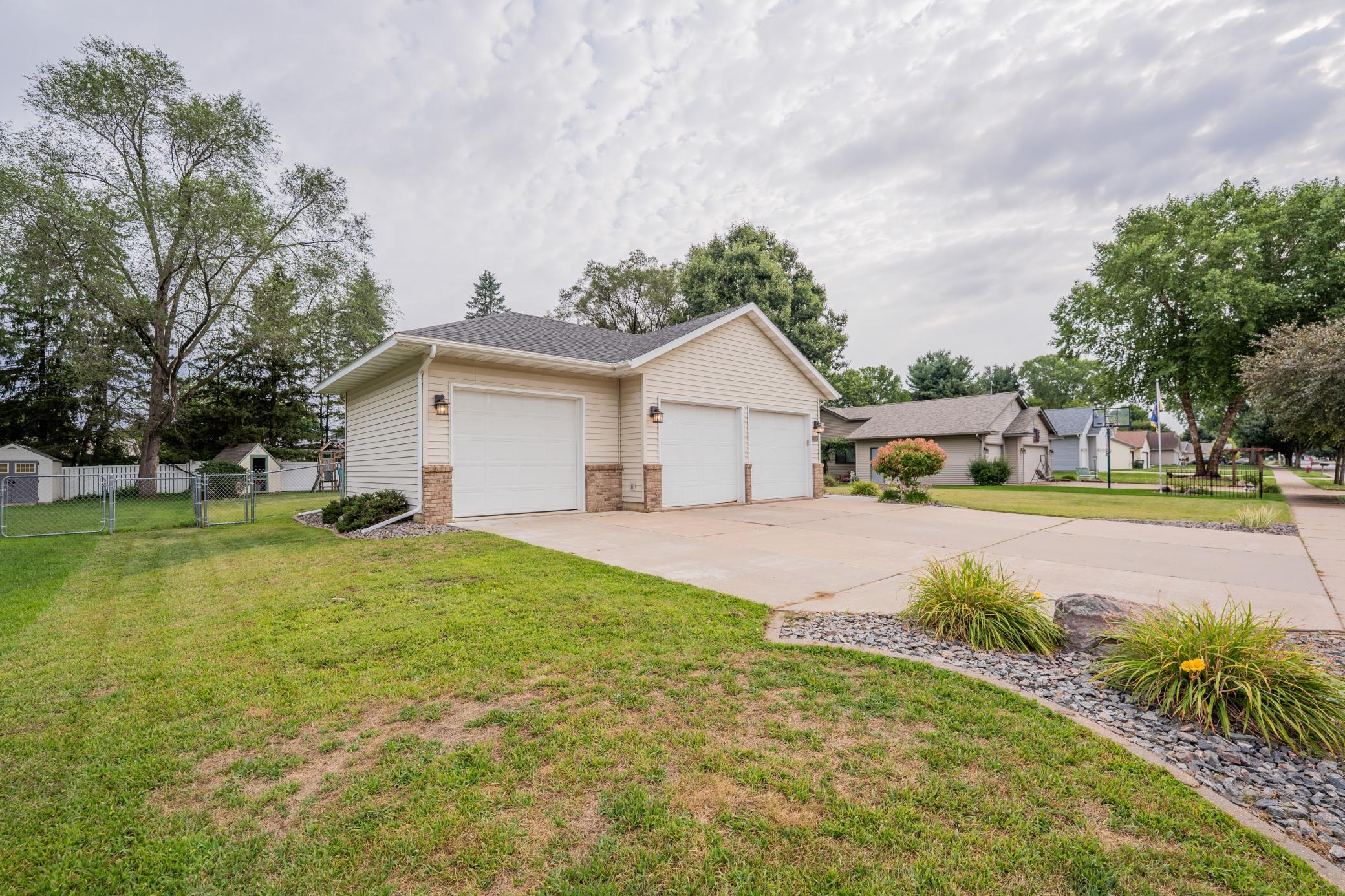 1704 Sierra Drive S Property Photo 46