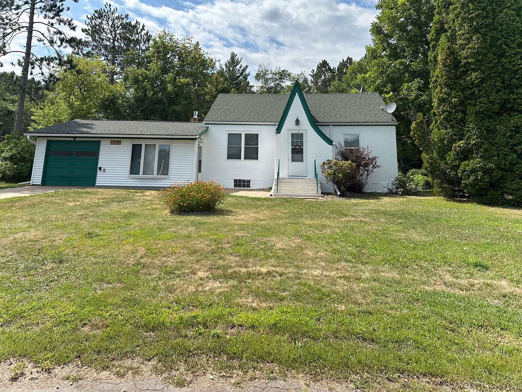 319 Pine Street S Property Photo 1