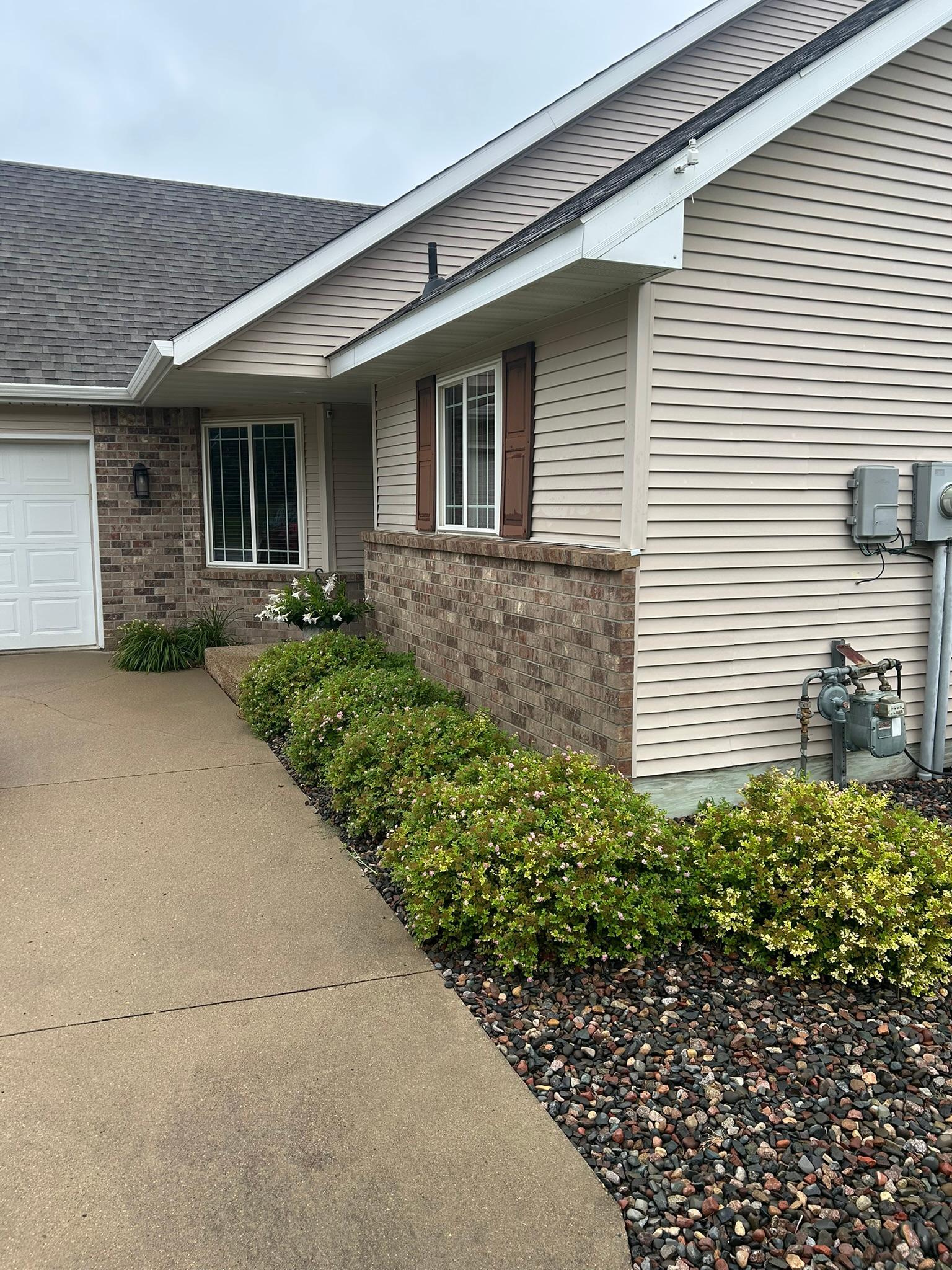 3310 Eagle Ridge Drive W Property Photo 2